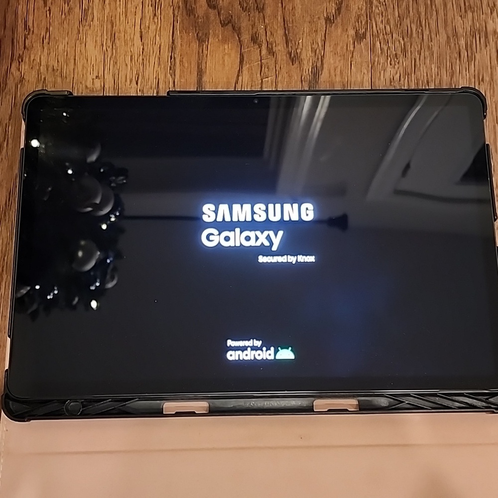 Samsung Galaxy S8 tablet with case. Excellent condition.